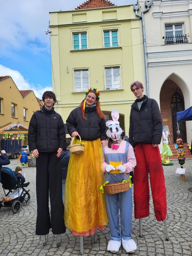 Wielkanocny jarmark na rynku w Gniewie