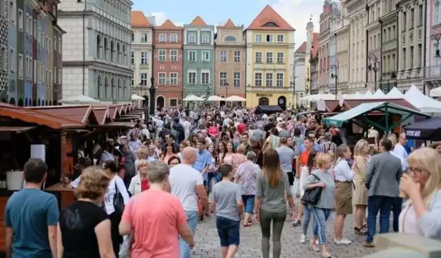 Z powodu przypadających 15 sierpnia świąt Wojska Polskiego oraz Wniebowzięcia Najświętszej Maryi Panny czeka nad długi weekend. To okazja, aby gdzieś wyjechać, ale nawet jeśli ktoś zostaje w Poznaniu, nie będzie się nudził. 

Zobaczcie najciekawsze imprezy i koncerty, jakie odbędą się od 15 do 18 sierpnia --->