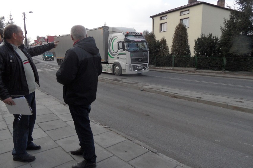 Szczakowską jeździ dużo ciężarówek