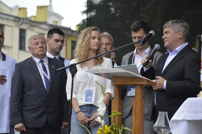 Biskup łowicki odprawił mszę dla młodzieży jadącej na ŚDM w Krakowie (Zdjęcia)