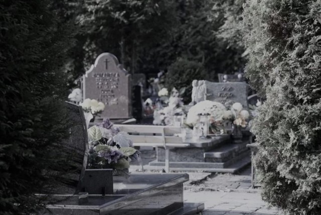 Pierwsze zniszczenia nagrobków na cmentarzu komunalnym w Jastrzębiu odkryto pod koniec listopada.