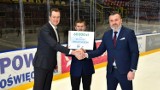 Powiat Oświęcimski wsparł drużynę hokejową Re-Plast Unii Oświęcim. Nie zapomina też o młodych sportowcach