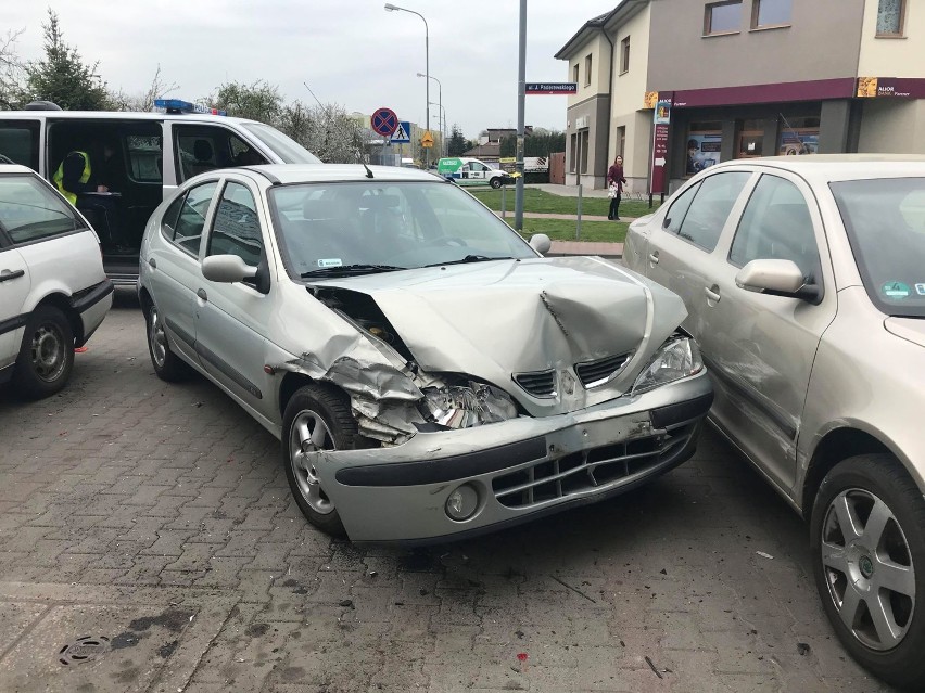 Oleśnica: Staranował zaparkowane auta (FOTO)    