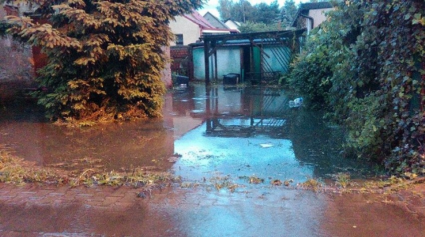 Zalane ulice i podtopione domy w Bogatyni