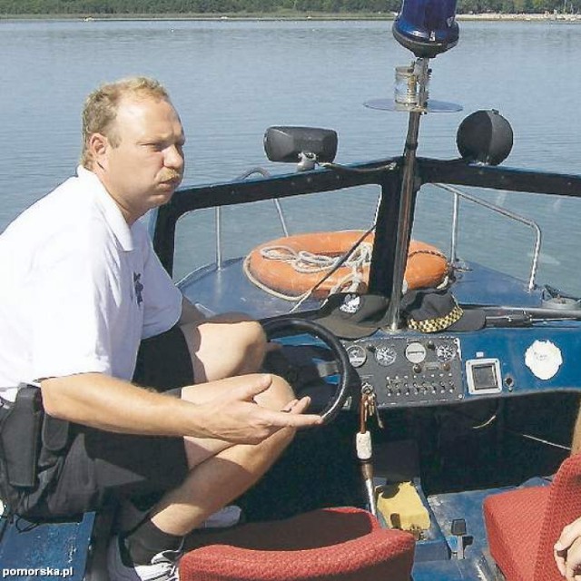 Od kilku już sezonów policją wodną dowodzi sierżant sztabowy Sławomir Romanowski (z lewej)

fot. M. Rzeszut
