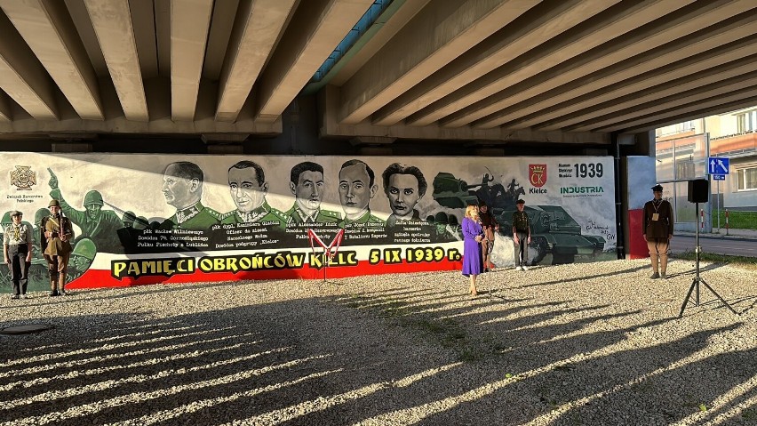 Odsłonięto nowy mural upamiętniający bohaterską obronę Kielc w pierwszych dniach II wojny światowej. Zobaczcie film i zdjęcia