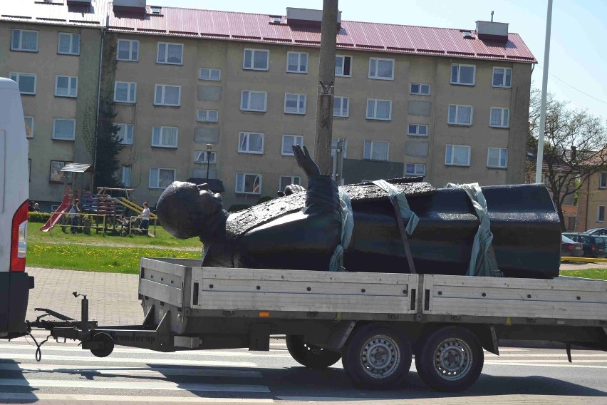 W setną rocznicę urodzin przypominamy, jak w Lęborku stawiany był pomnik Jana Pawła II