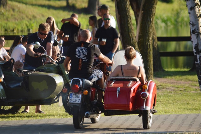 Świętojański weekend na Wyspie w Szczercowie. Stare pojazdy zawitały na Wyspę