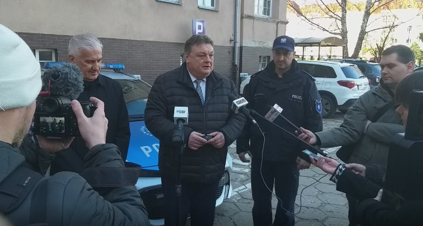 Elbląscy policjanci z drogówki dostali nowy radiowóz