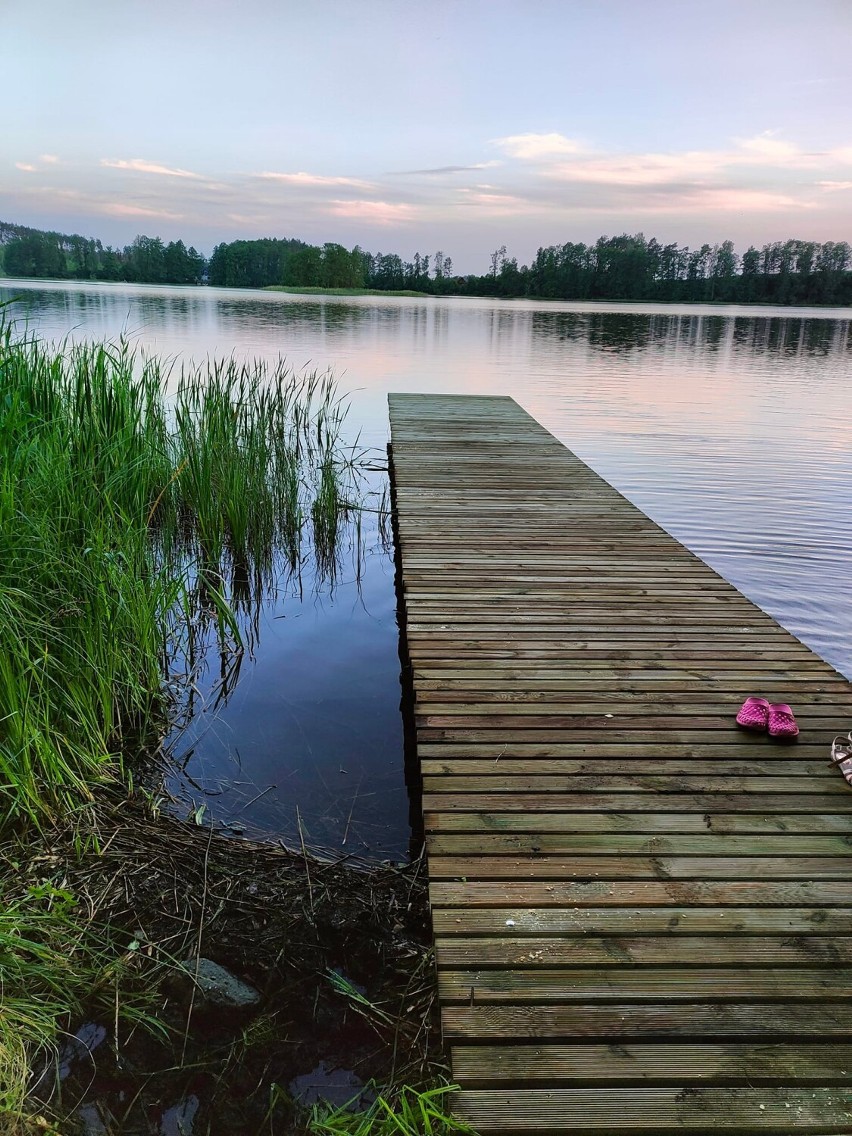 Strażacy z OSP Raduń naprawili zniszczony pomost. Teraz można się bezpiecznie kąpać nad jeziorem Raduń [ZDJĘCIA]