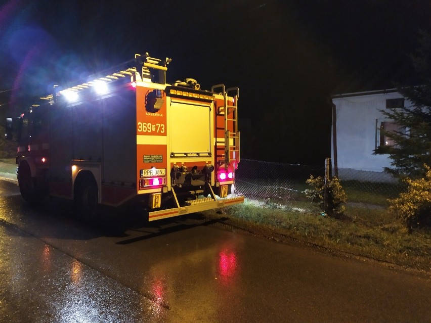 Strażacy z OSP Ujkowice usuwali skutki opadów deszczu