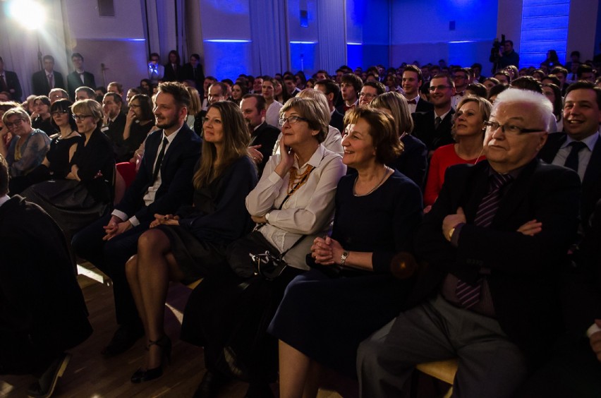 Studniówka 2016 Liceum Zamoyskiego. Młodzież bawiła się w...