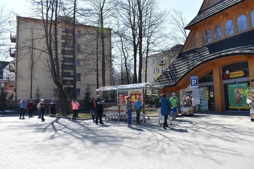 Zakopane. Przedświąteczne zakupy. Kolejki przed supermarketami [ZDJĘCIA]