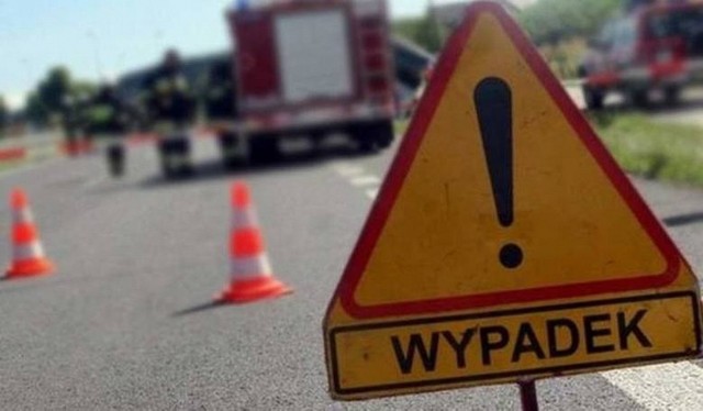 Między miejscowością Pieski, a Międzyrzeczem, doszło do zderzenia seata z osobową ciężarówką.