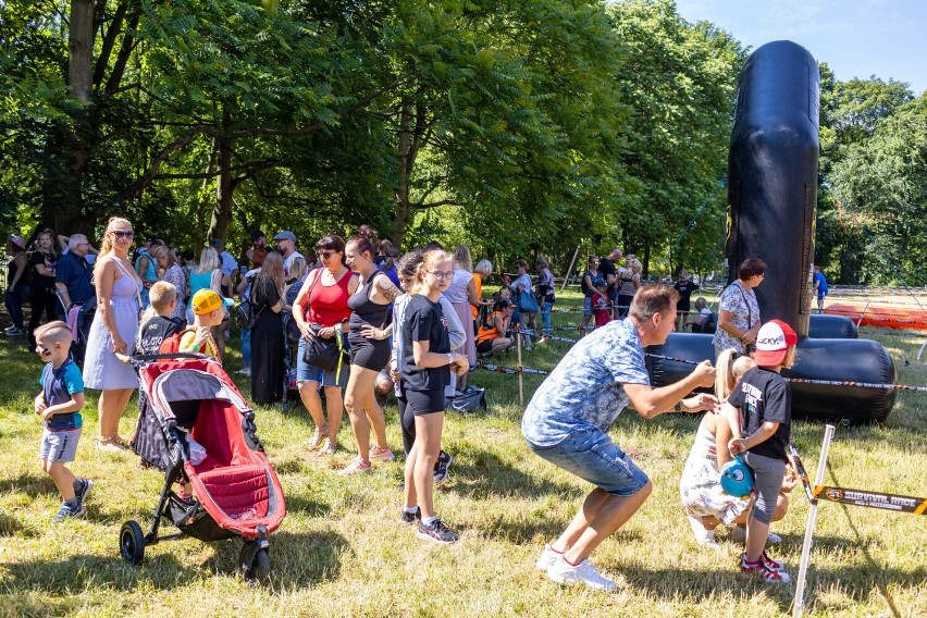 Bieg survivalowy dla dzieci. Przeszkody błotne i świetna...