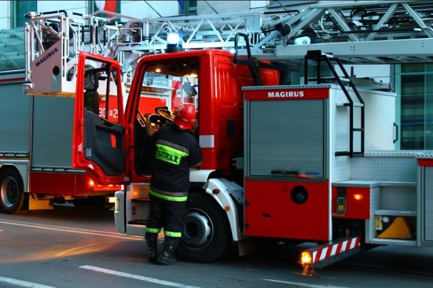 Pożar w hotelu Radisson w Krakowie. Ewakuowano ponad 400 osób [ZDJĘCIA INTERNAUTY]