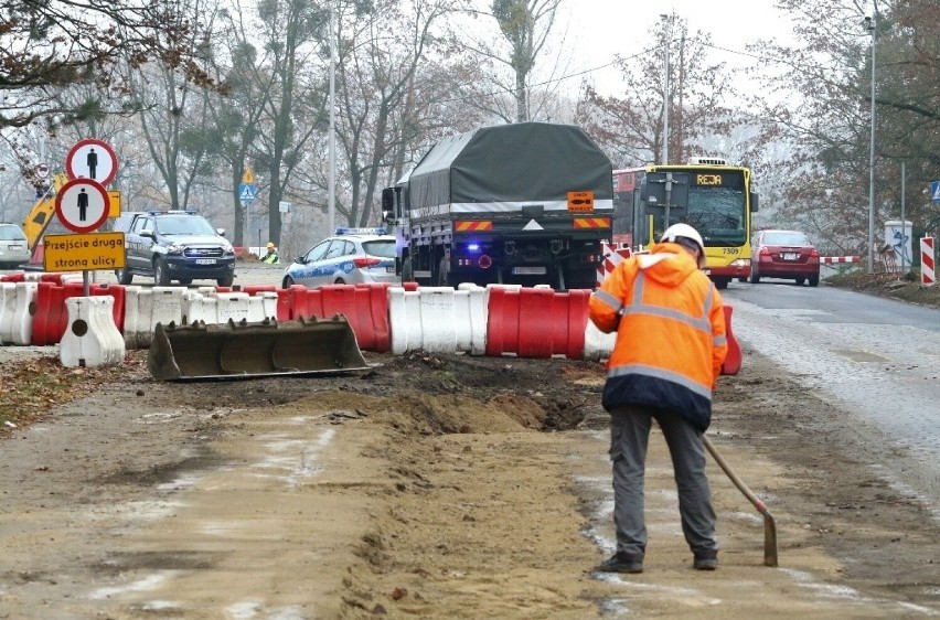 Bomba została już zabrana przez saperów. Trafi na...