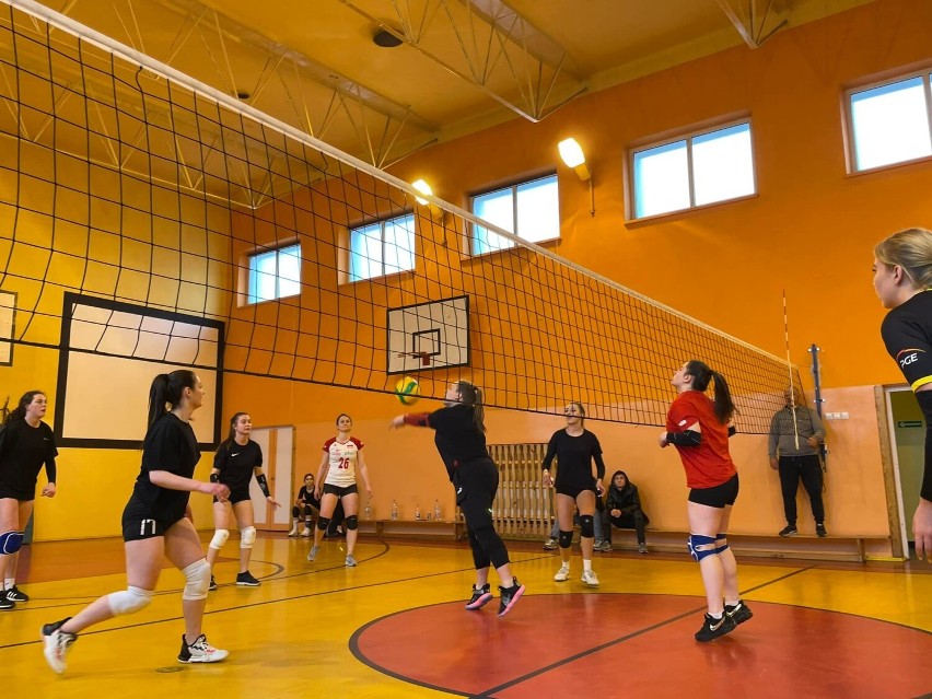 Finał Amatorskiej Piłki Siatkowej Kobiet MOSiR w Radomsku coraz bliżej [ZDJĘCIA]