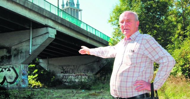 Andrzej Kostka, znany lokalny historyk, ma nadzieję, że w miejscu zbiorowego mordu pojawi się wkrótce pomnik