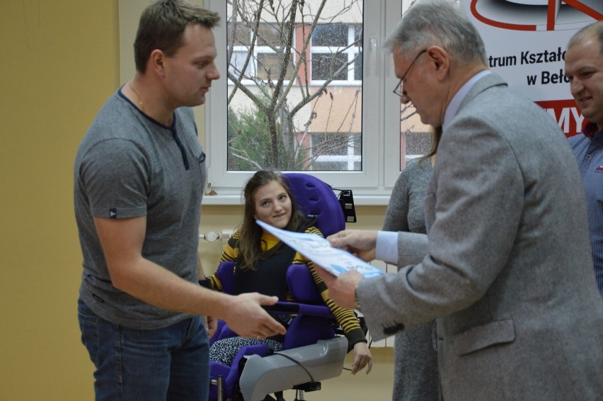 Bełchatów. "Zakręcona pomoc dla Amelki" ze szczęśliwym finałem. 14-latka ma pionizator [ZDJĘCIA]