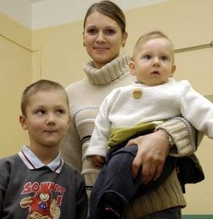 Marzena Paprocka z synami, Damianem i Patrykiem: - Ja mam akurat szansę zdążyć do lekarza nawet do 16.00, ale sporo jest osób, które pracują dłużej.   Fot. S. Siewior