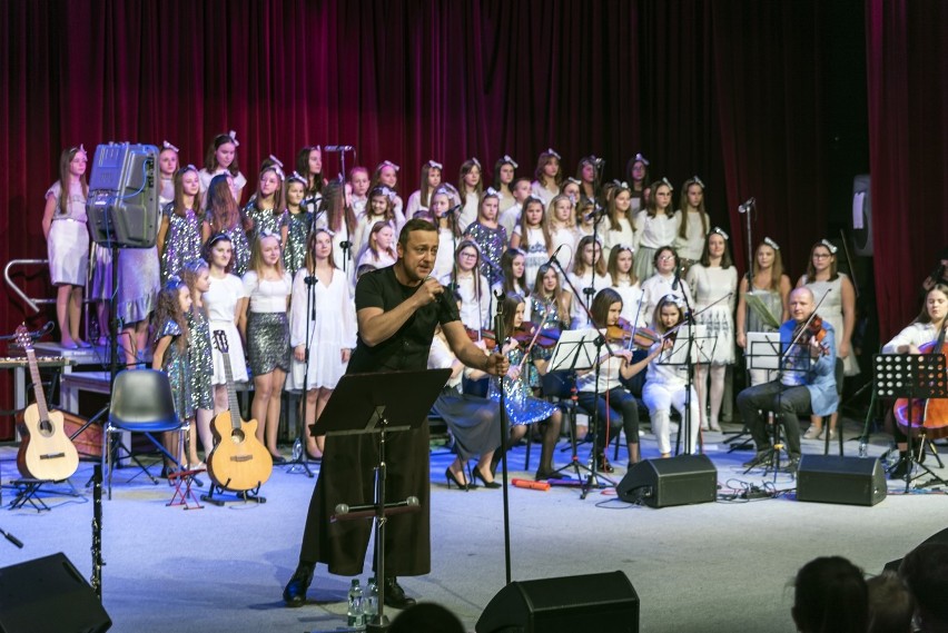 Olkusz. Koncert Czesława Mozila i młodych olkuszan. Zachwycili! ZDJĘCIA