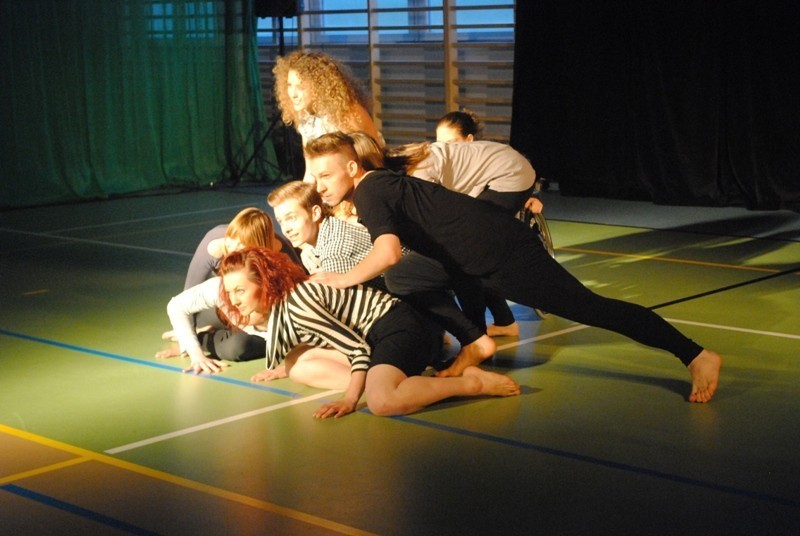 Teatr tańca Fleks Step wystąpił w hali sportowej Herkules w Borowie z przedstawieniem &quot;Ramy&quot;