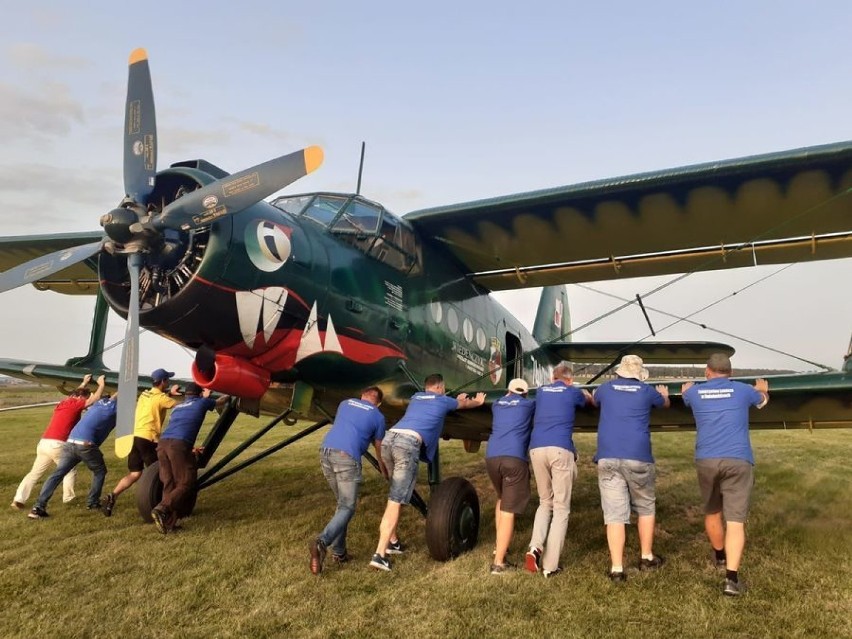 Piknik Lotniczy w Świebodzicach. Największą atrakcją był Antek Wiedeńczyk - najstarszy antyczny samolot