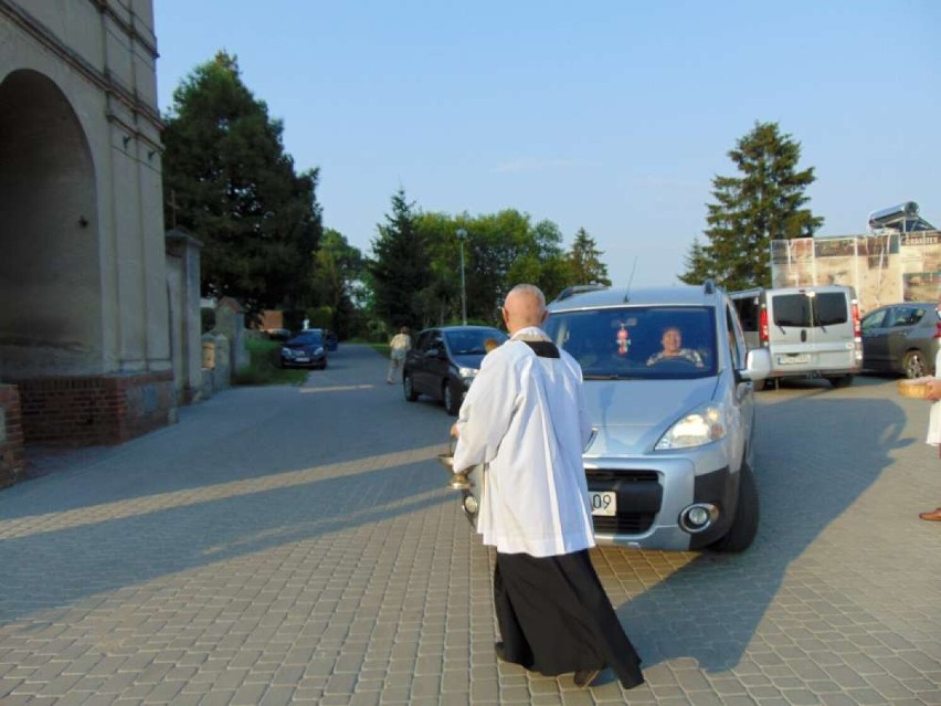 Tradycyjne błogosławieństwo pojazdów w margonińskiej parafii. 