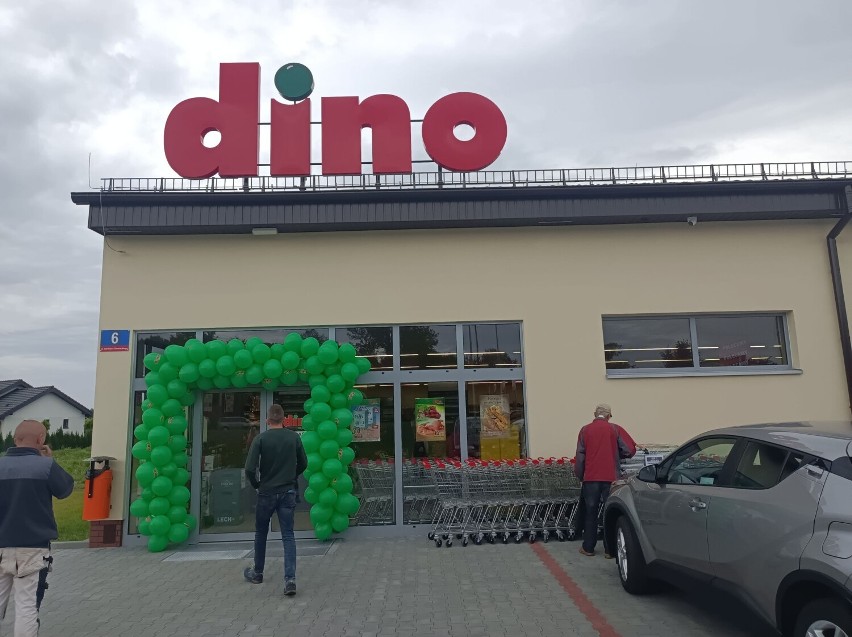 Supermarket Dino w Wieluniu już otwarty. Lewoskręt zapewnia płynny zjazd z ulicy Głowackiego FOTO