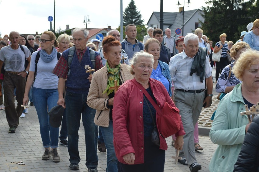 Pielgrzymka z krzyżami do Świętej Wody. Pątnicy tłumnie przybyli do wasilkowskiego sanktuarium (zdjęcia)