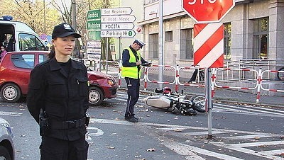 Rybnik: motor uderzył w auto. Są ranni.