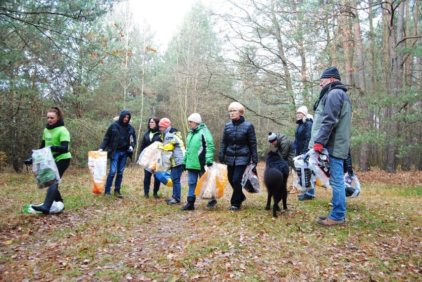 Sprzątanie lasu w Bełchatowie z grupą Leszy Bełchatów -...