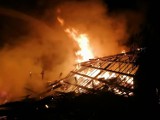 LUBCZYNO. Pożar budynków w Lubczynie. Jeden z nich zawalił się. W akcji gaśniczej interweniowało kilka zastępów straży pożarnej