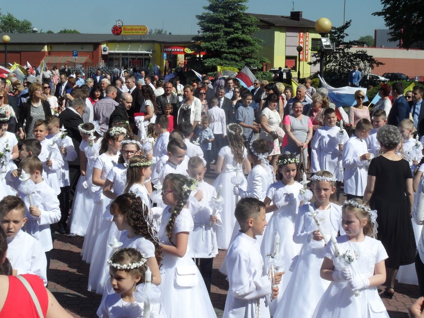 Pierwsza Komunia św. w Myszkowie w parafii pw. Narodzenia Najświętszej Maryi Panny ZDJĘCIA