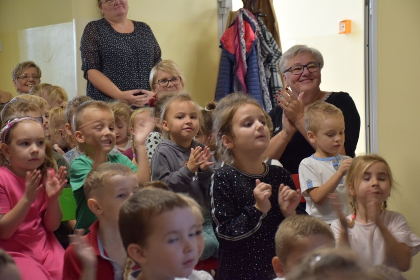 Dzień Edukacji Narodowej w przedszkolu "Bajka" w Obornikach. Zajączki przygotowały występ artystyczny [ZDJĘCIA]