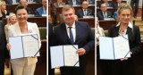 Ślubowanie nowych radnych Sejmiku Województwa Śląskiego - ZDJĘCIA. To była pierwsza sesja! Zobacz nowych radnych