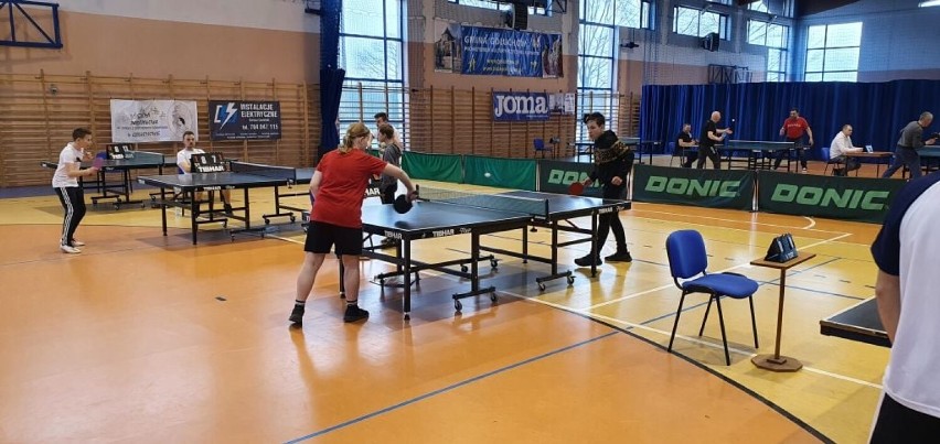 Strażacy ochotnicy rywalizowali o Puchar Prezesa Zarządu Oddziału Gminnego Związku OSP RP w Gołuchowie w tenisie stołowym