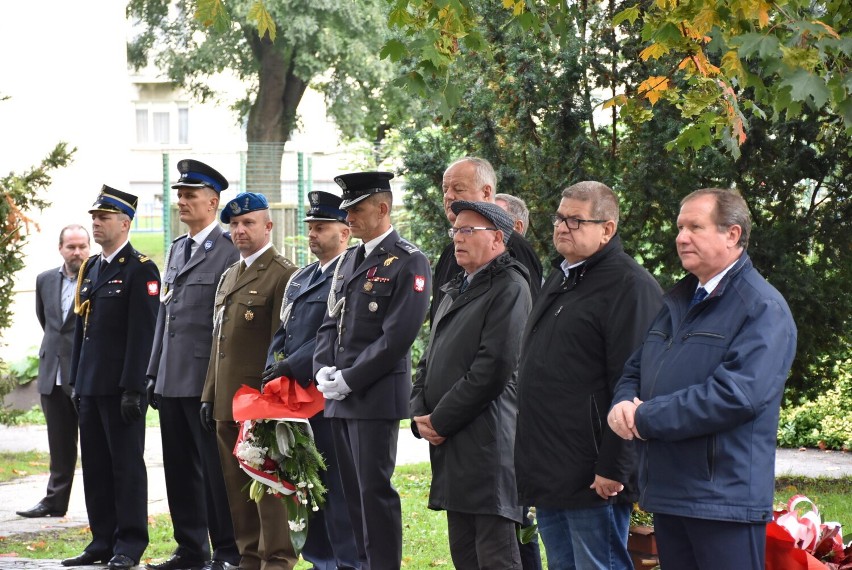 Malbork. 83 rocznica utworzenia Polskiego Państwa Podziemnego. Kwiaty na cześć tysięcy, którzy walczyli o wolną i niepodległą Ojczyznę