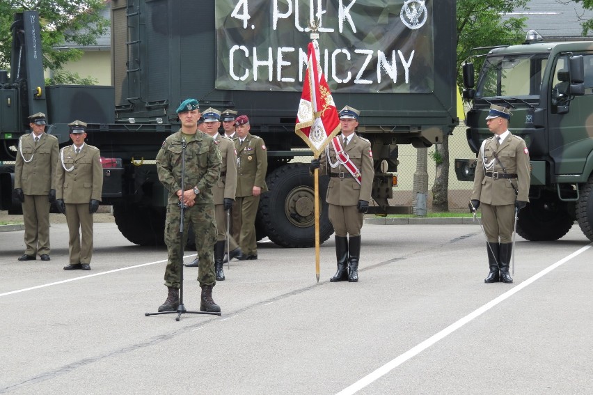 Prezydent RP Andrzej Duda w Brodnicy. Wręczył awanse generalskie w Siłach Zbrojnych RP - wizyta w 4. Pułku Chemicznym w Brodnicy
