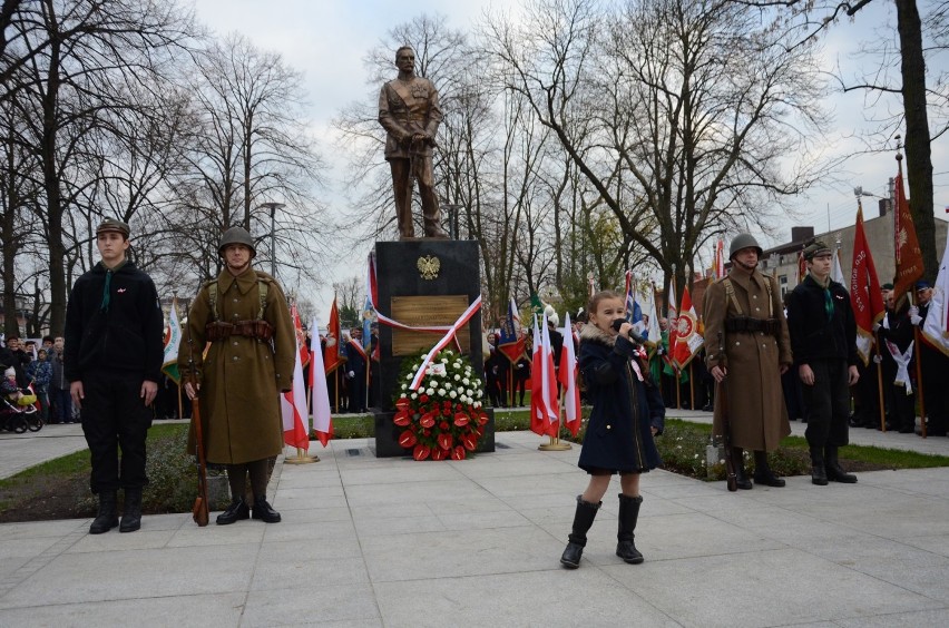 Święto niepodległości w Bełchatowie 2018. Odsłonięcie pomnika Józefa Piłsudskiego [ZDJĘCIA]