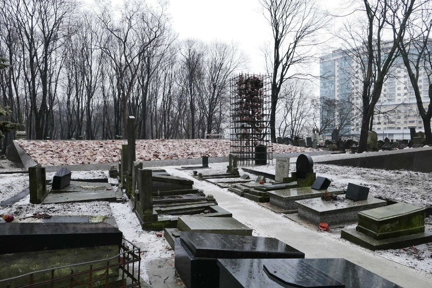 Międzynarodowy Dzień Pamięci o Ofiarach Holocaustu. W Warszawie stanął wyjątkowy monument upamiętniający śmierć tysięcy osób