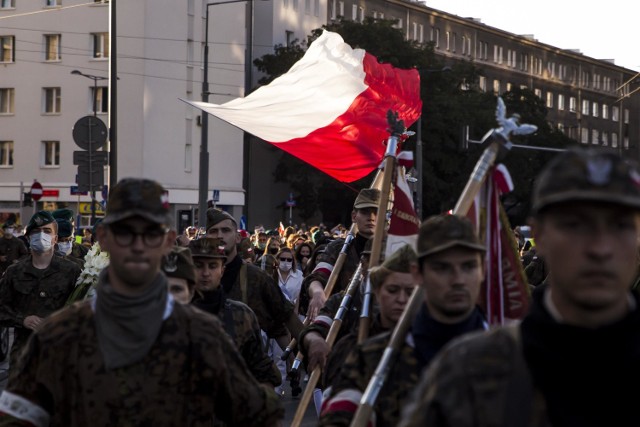 Marsz Pamięci przeszedł ulicami Warszawy. Mieszkańcy oddali hołd ofiarom Rzezi Woli