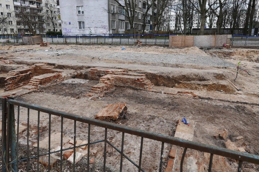 Przedwojenna Warszawa odkryta. Na terenie dawnego getta archeolodzy odsłonili fragment starej ulicy oraz piwnice kamienicy