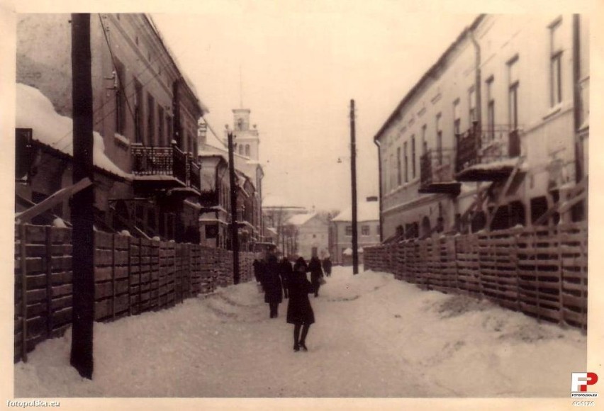 Lata 1940-1944. W skierniewickim getcie. Ul. Stefana...