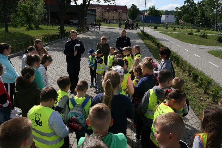 Dzieci odwiedziły komendę powiatową policji w Lęborku [ZDJĘCIA]