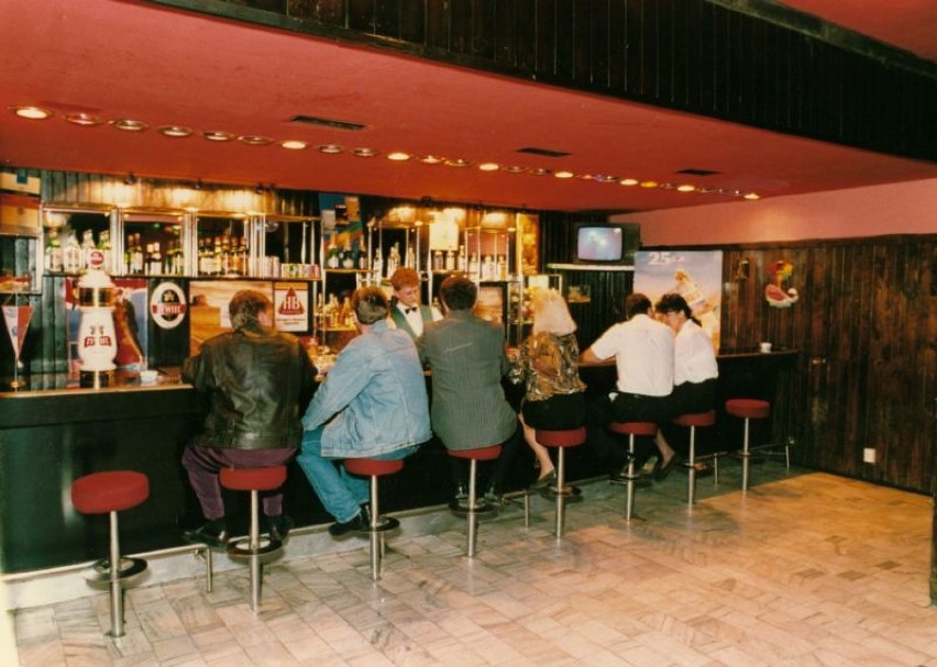 Drink-Bar w nocnym klubie "Piekiełko" 1994 r.