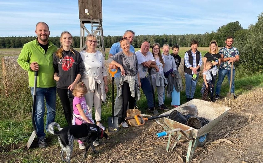 Brodnica: KGW Brodniczka-Esterpole i przyjaciele spędzili sobotę na sadzeniu drzew