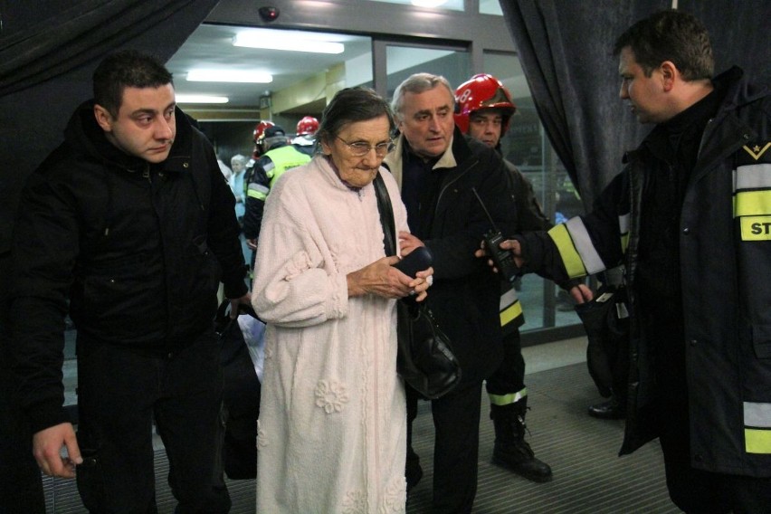 Czytaj więcej o ewakuacji szpitala we Wrocławiu

Podejrzany...