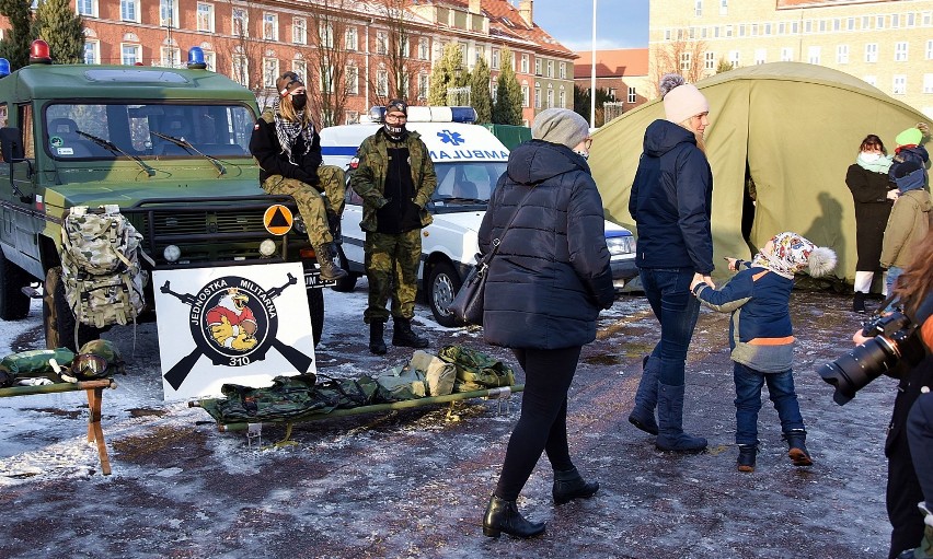 29. Finał WOŚP w Pile. Na pl. Staszica odbył się piknik militarno-strażacki. Zobaczcie zdjęcia   